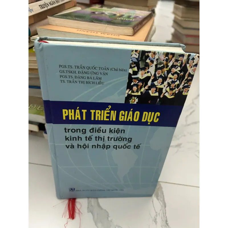 PHÁT TRIỂN GIÁO DỤC trong điều kiện... - PGS.TS. Trần Quốc Toản (Chủ biên) 655077
