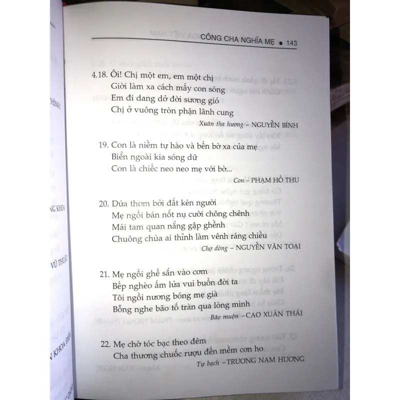 Nghìn câu thơ tài hoa Việt Nam  700666