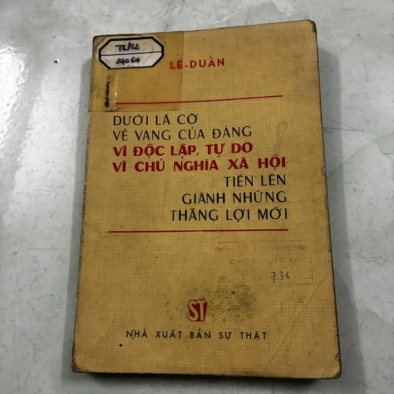 Dưới lá cờ vẻ vang của đảng… - Lê Duẫn - 1976s 1024232