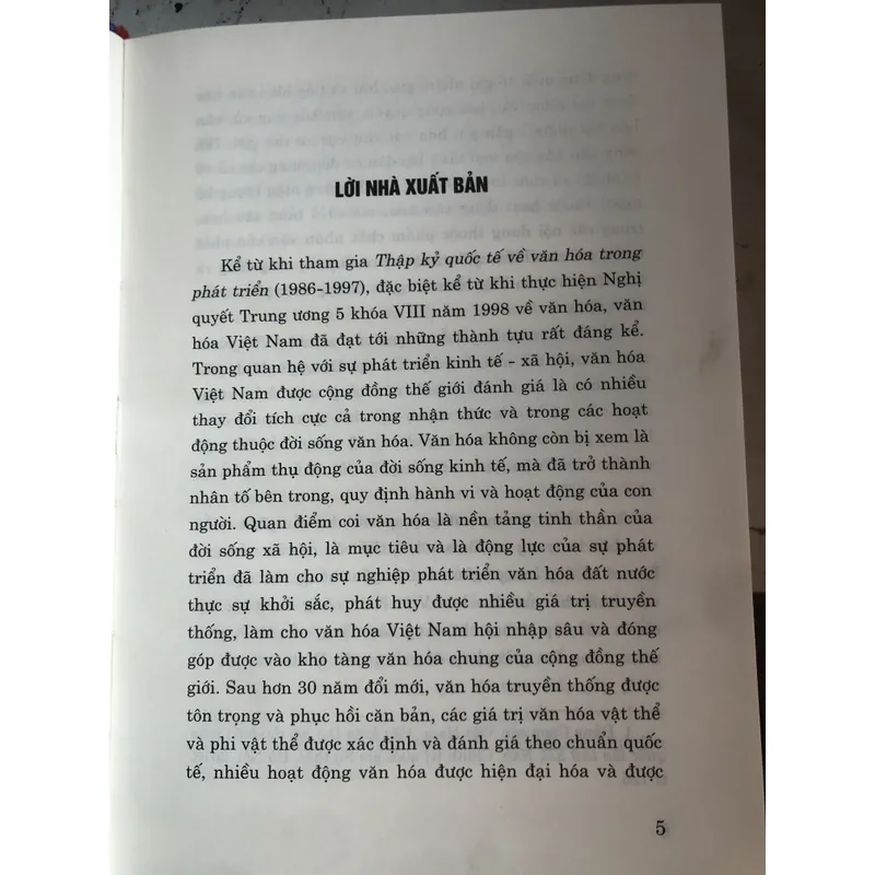 Văn hoá và phát triển: Những vấn đề của Việt Nam và kinh nghiệm của thế giới 722864