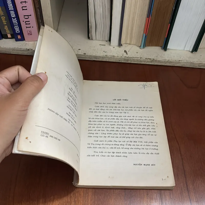 II Tựa sách: Chuyện Kể Về Cuộc Đời Các Nhà Bác Học Vật Lý - Nguyễn Mạnh Suý - 1999 595710