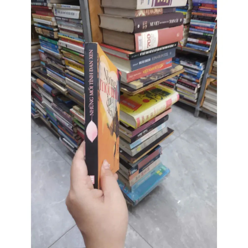 Sách: Những mỗi tình đan xen (B1) 716314