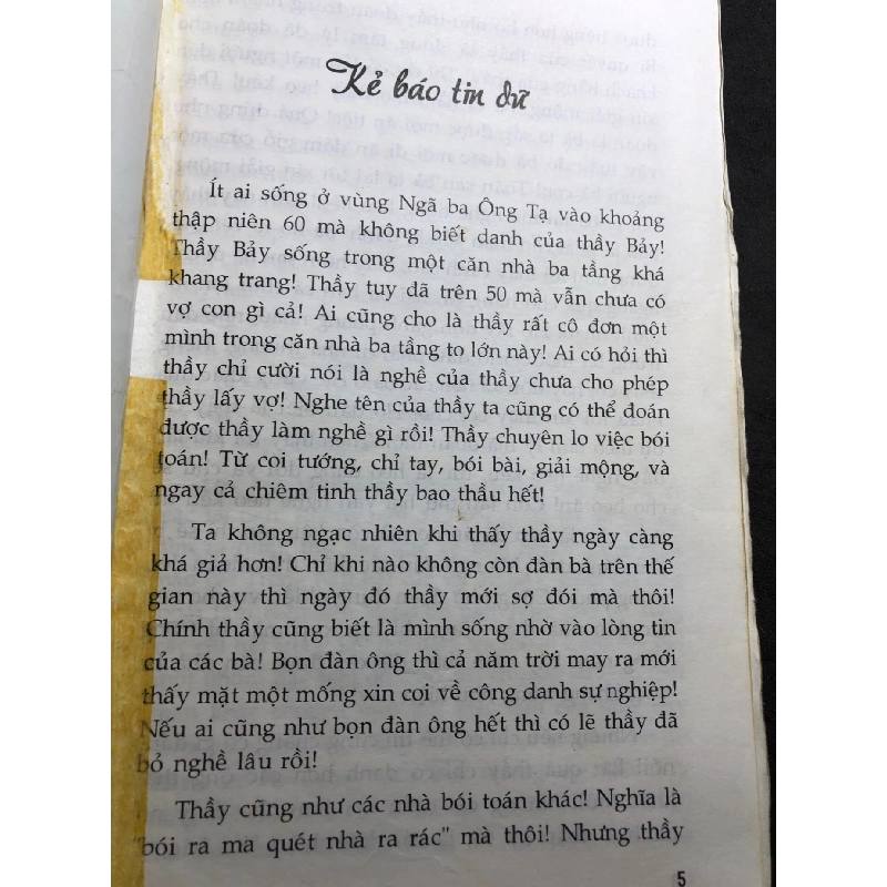 Chiếc áo tàng hình 2012 truyện ngắn mới 60% ố bẩn nhẹ bìa và bụng xấu mất khoảng 10 trang Tào Nga và Huỳnh Minh HPB0906 SÁCH VĂN HỌC 915171