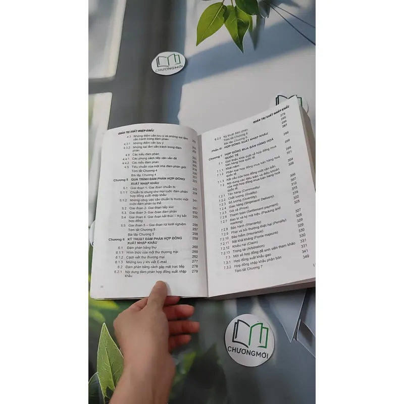 Quản trị xuất nhập khẩu - Đoàn Thị Hồng Vân & Kim Ngọc Đạt 1018850