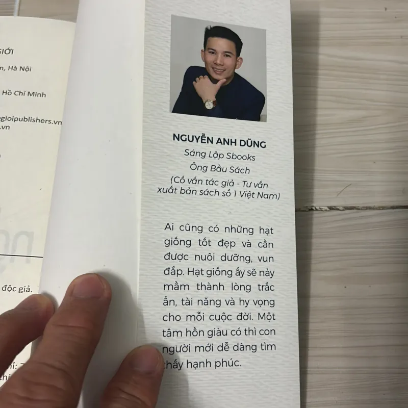 Dưỡng tâm giàu có, dưỡng thân nghèo khó 779285