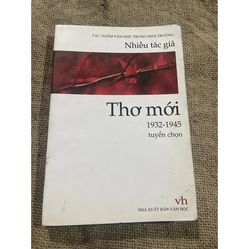 Thơ mới 1932-1945 tuyển chọn 719340