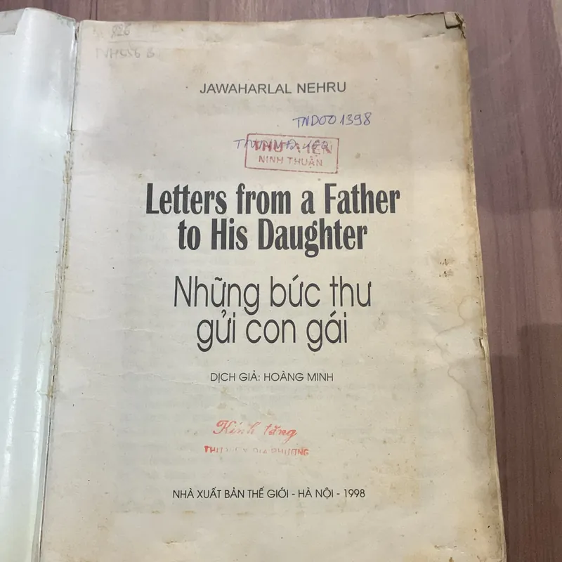 Sách song ngữ: Những bức thư gửi con gái, Nerhu  611882