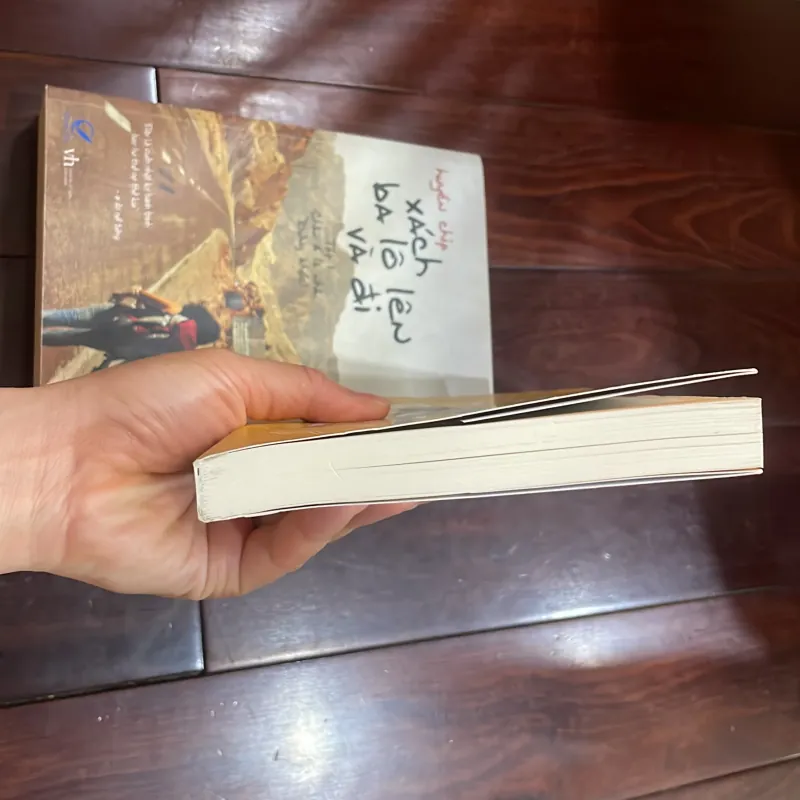 HUYỀN CHIP - combo 2 quyen : xách ba lô lên và đi . Tuổi trẻ không hối tiếc  1025885