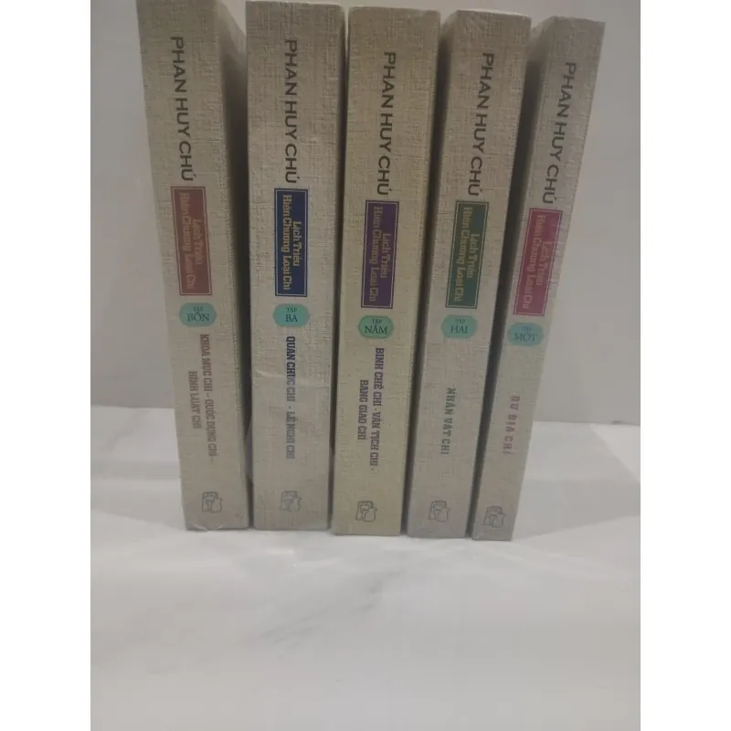 Lịch Triều Hiến Chương Loại Chí- Phan Huy Chú 800474