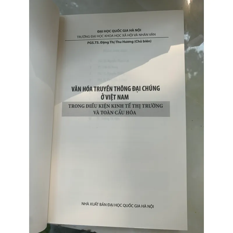 VĂN HOÁ TRUYỀN THÔNG ĐẠI CHÚNG Ở VIỆT NAM - ĐẶNG THỊ THU HƯƠNG 937157