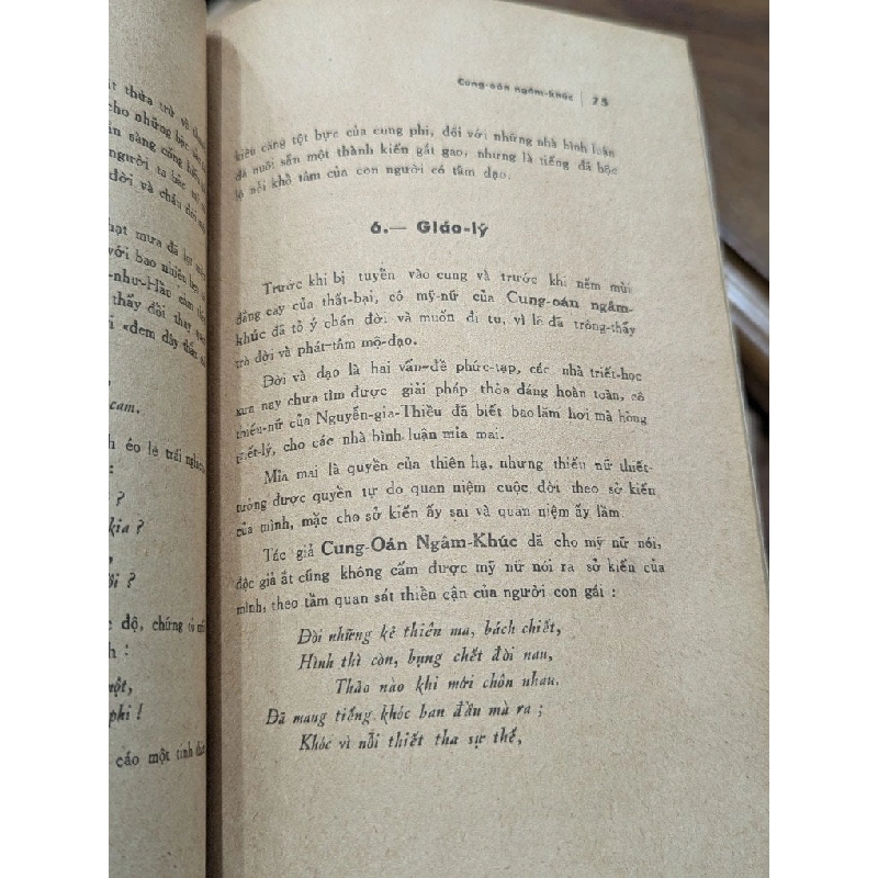 Khảo luận về cung oán ngâm khúc - Thuần Phong 1020008