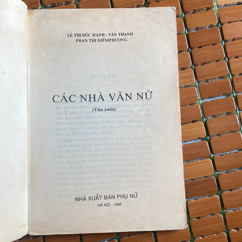 CÁC NHÀ VĂN NỮ (VĂN XUÔI), XUẤT BẢN NĂM 1992 472363