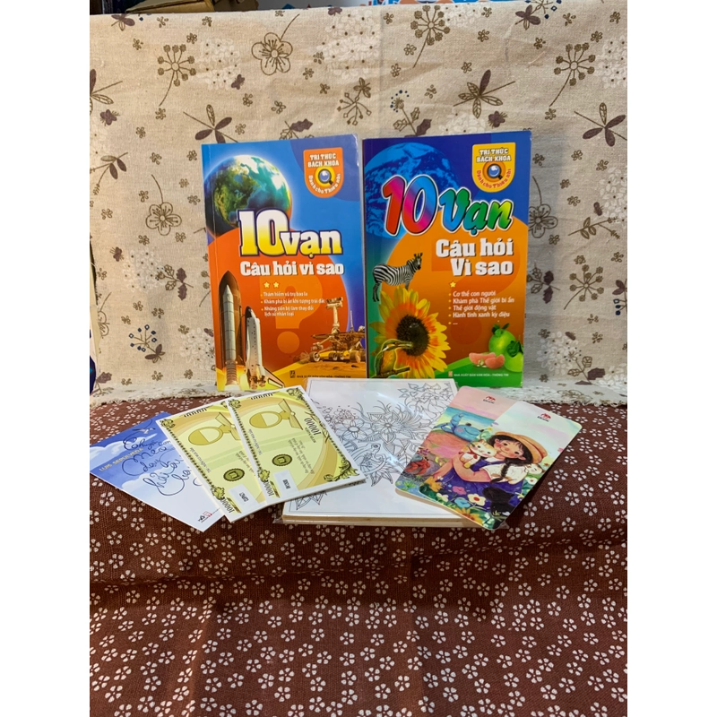 Sách - Combo Mười Vạn Câu Hỏi Vì Sao (2 cuốn), cũ, sờn gáy, tặng kèm bookmark, postcard 290362