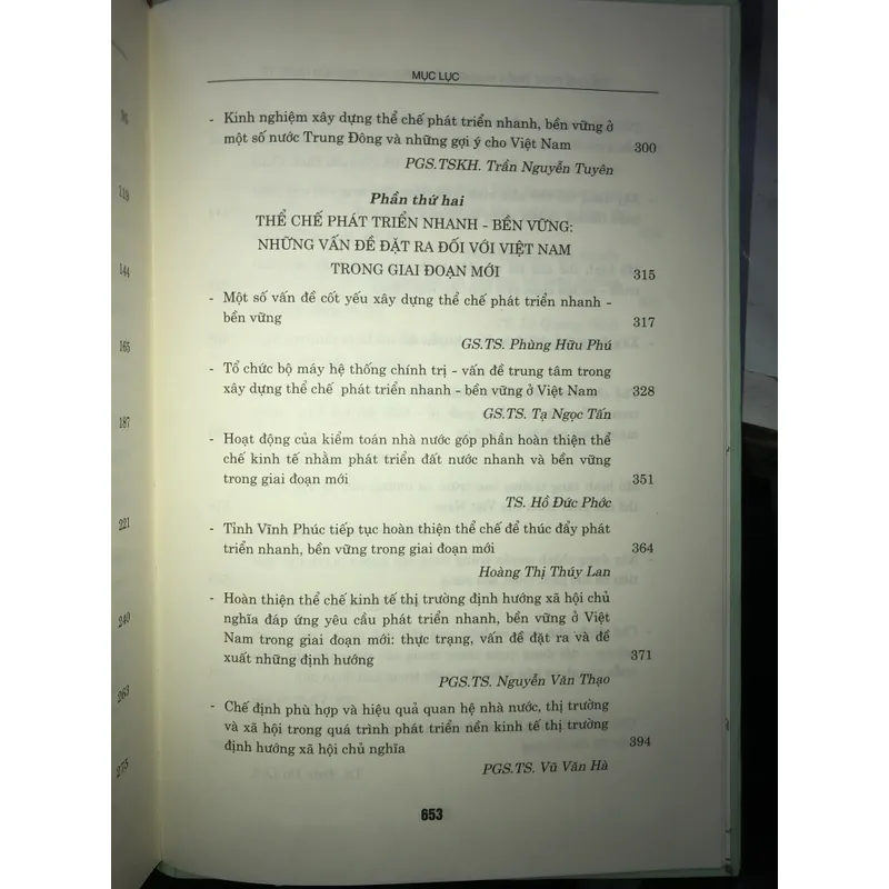 Thể chế phát triển nhanh - bền vững: Kinh nghiệm quốc tế và những vấn đề đặt ra đối với… 704982