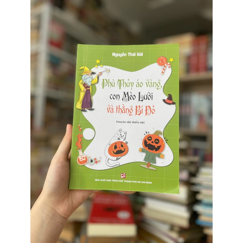 Phù Thủy Áo Vàng, Con Mèo Lười Và Thằng Bí Đỏ 470397