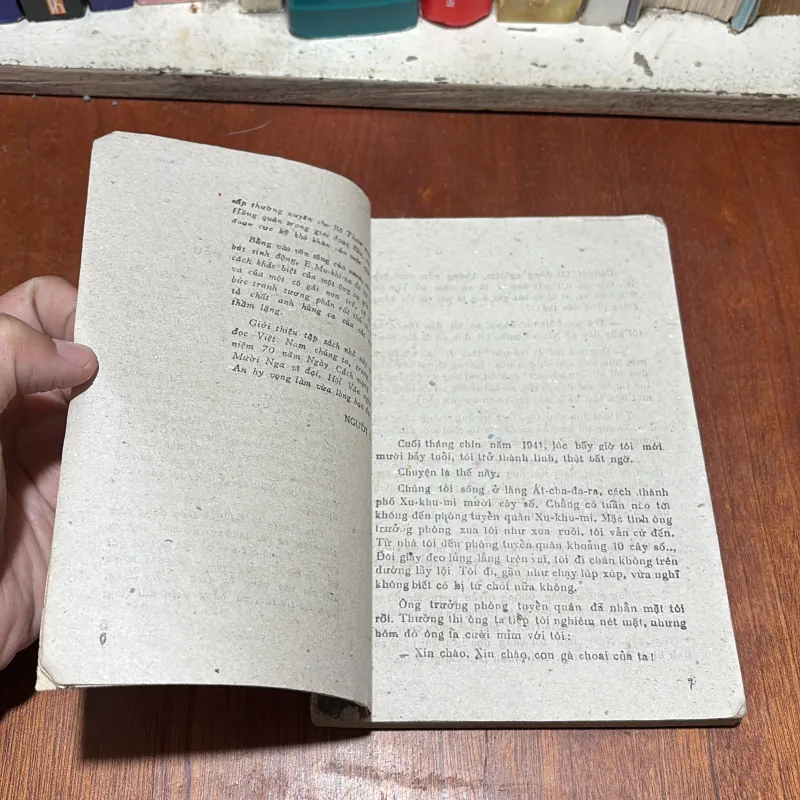 [Sách 8x] - II Truyện Tình Báo: Ông Già Và Đứa Cháu Ngoại - E. MUKHINA - 1987 797182
