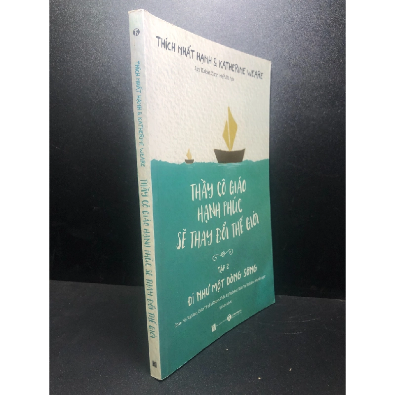 Thầy cô giáo hạnh phúc sẽ thay đổi thế giới tập 2 đi như một dòng sông Thích Nhất Hạnh và Katherine Weare năm 2020 mới 85% ố HCM1212 28189