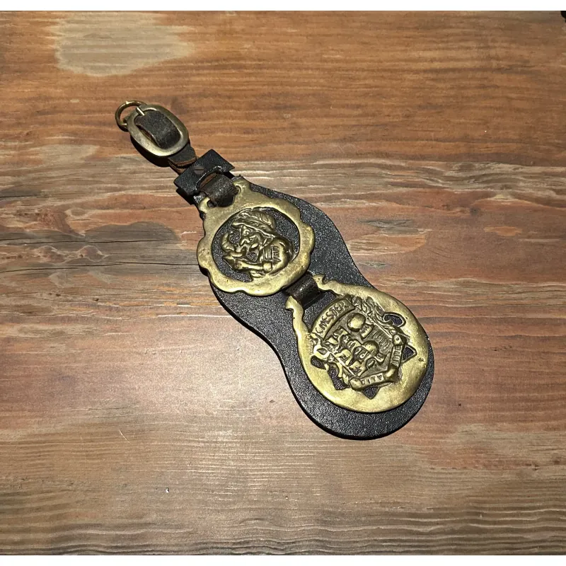 Huy hiệu đồng để trang trí của hoàng gia Anh 1001008