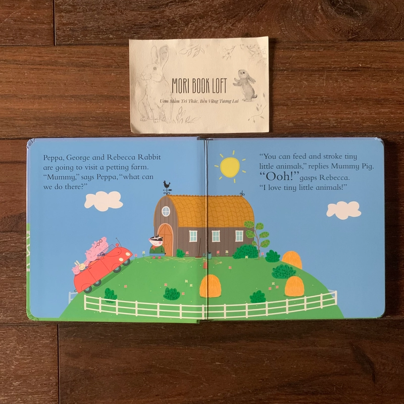 Sách ngoại văn Peppa Pig: Peppa at the Petting Farm, Used, Board Book 540733