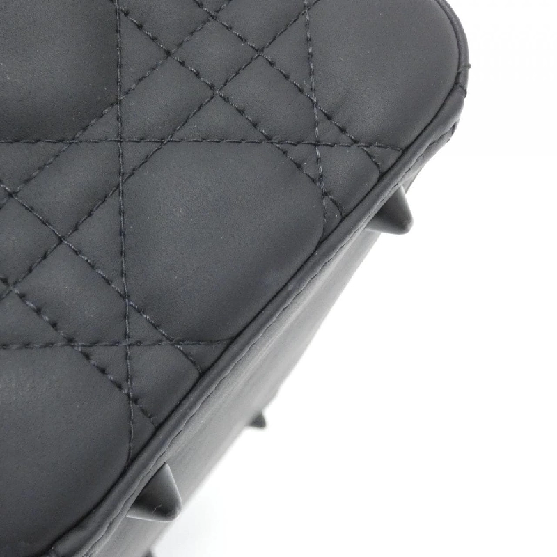 Túi Christian Dior Lady Dior Medium M0565SLOI - Hàng hiệu Authentic 765572