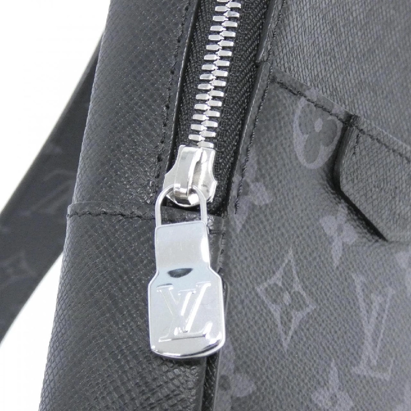 Túi đeo chéo ngoài trời Louis Vuitton Taiga Lama M30741 - Hàng hiệu Chính hãng 767141