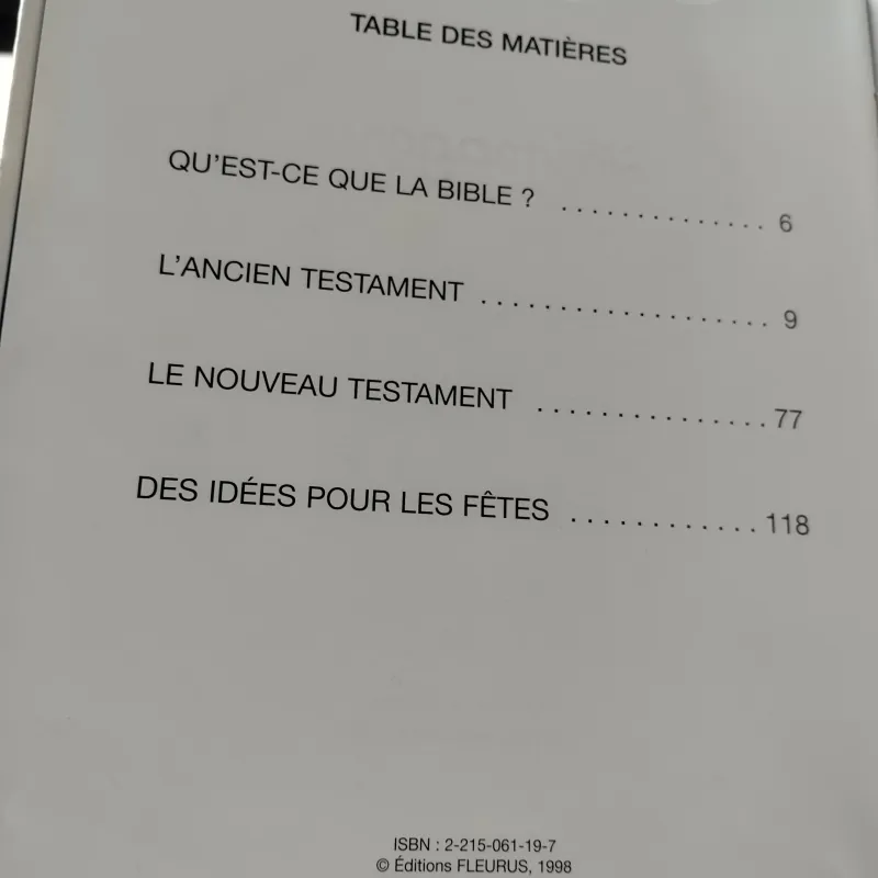 sách có tên là L'imagerie de la Bible của nhà xuất bản Fleurus. 
 1031901