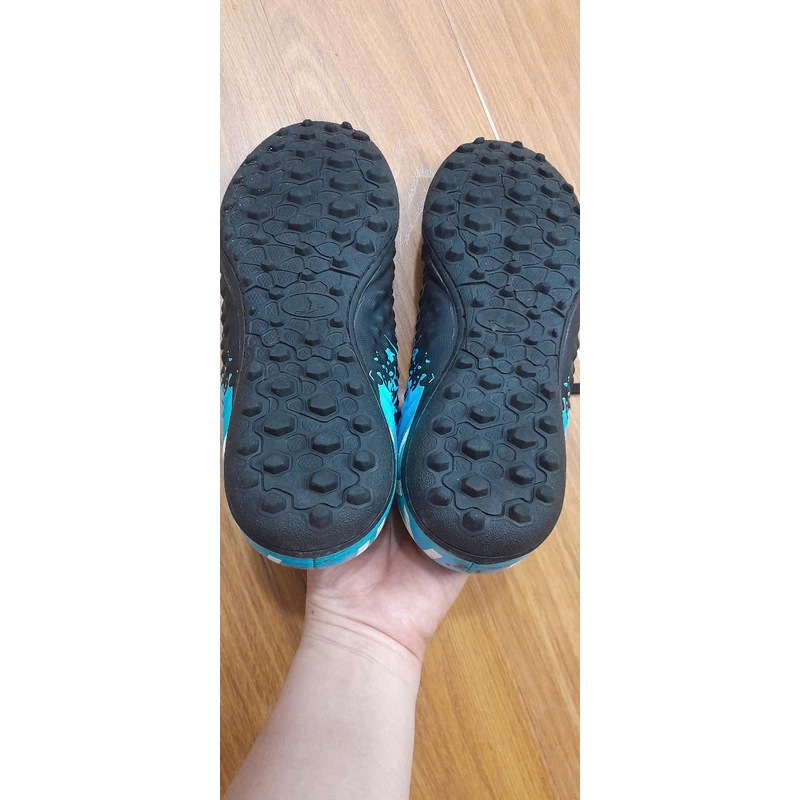 Giầy thể thao cho bé trai dài 26 cm mới 99% bền chắc ôm chân 496927