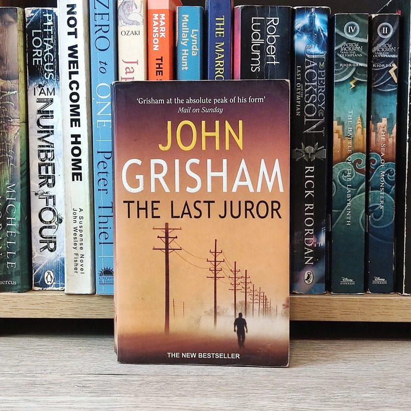 𝑻𝒉𝒆 𝑳𝒂𝒔𝒕 𝑱𝒖𝒓𝒐𝒓 - John Grisham 460222