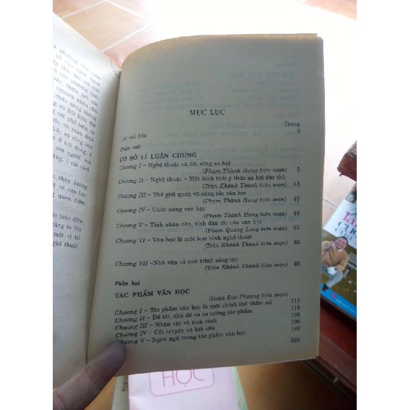 Lí luận văn học - Minh Đức 2003 Văn học Việt Nam VAVO-AK19 935741