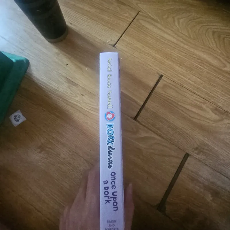 Dork diaries once upon a dork (bìa cứng) Giá 40k  603932