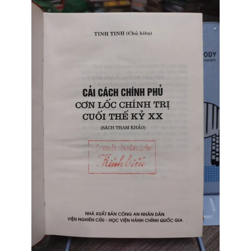 Sách: Cải cách Chính Phủ - Cơn lốc chính trị cuối TK XX - Tinh Tinh (A2) 587324