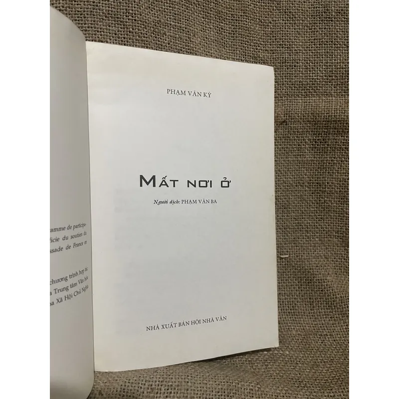 Mất nơi ở - Phạm Văn Ký - sách khổ lớn  719409