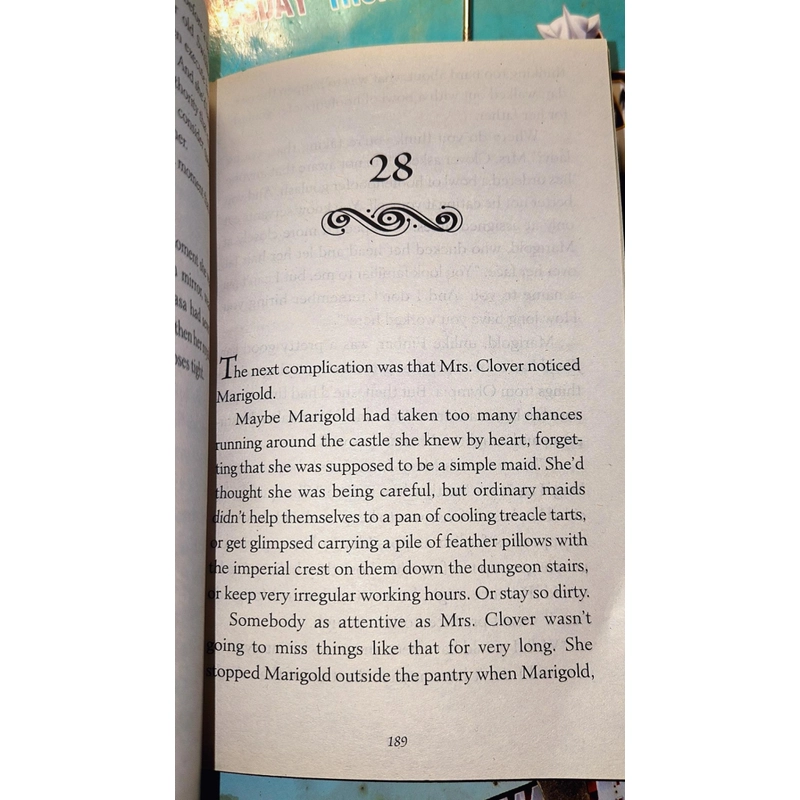 Ngoại văn chapter cho bé - Twice upon a Marigold - Scholastic 495458