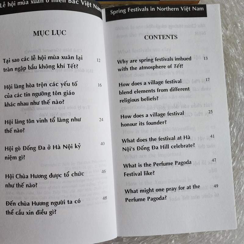 Lễ hội mùa xuân ở miền Bắc Việt nam | Hữu Ngọc chủ biên I song ngữ Việt Anh 546205