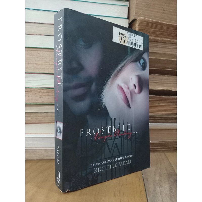 Frostbite ( A Vampire Academy Novel ) - Richelle Mead 541279