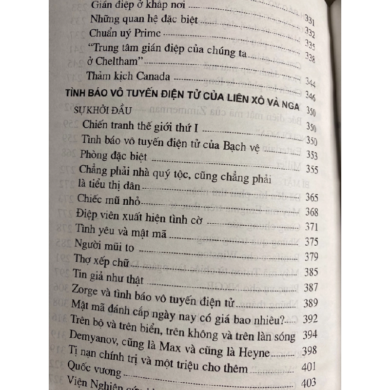 Tình Báo Vô Tuyến Điện Tử -Tác giả : B.Anin- A.Petrovich -NXB Công An ND 2004 -Bìa cứng,khổ 13x19cm,630 trang -Sách lưu kho còn mới 449846