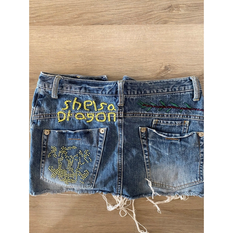 chân váy denim chi tiết thêu ở phía sau 501262