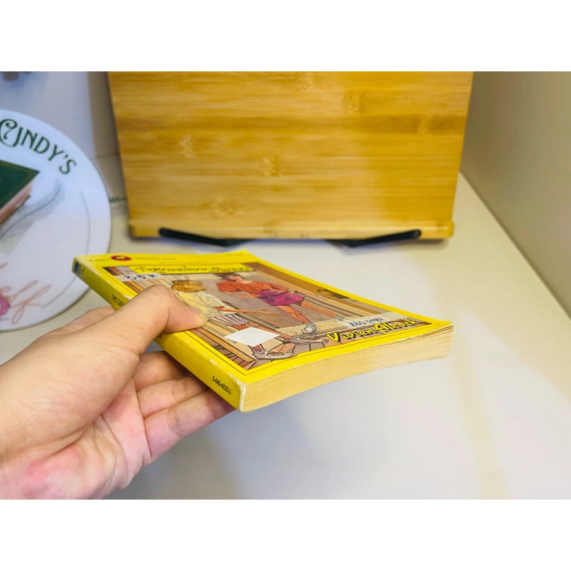 [Sách tiếng Anh 2hand] Like new 90% - The Cuckoo Sister – Vivien Alcock  531296