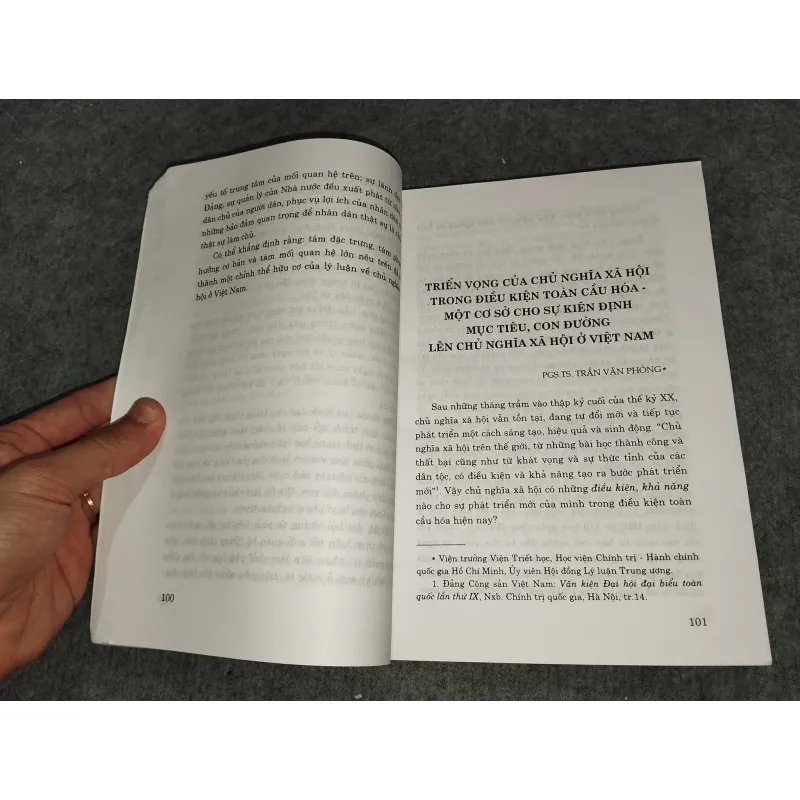 KIÊN ĐỊNH MỤC TIÊU VÀ CON ĐƯỜNG ĐI LÊN CHỦ NGHĨA XÃ HỘI Ở NƯỚC TA 701107