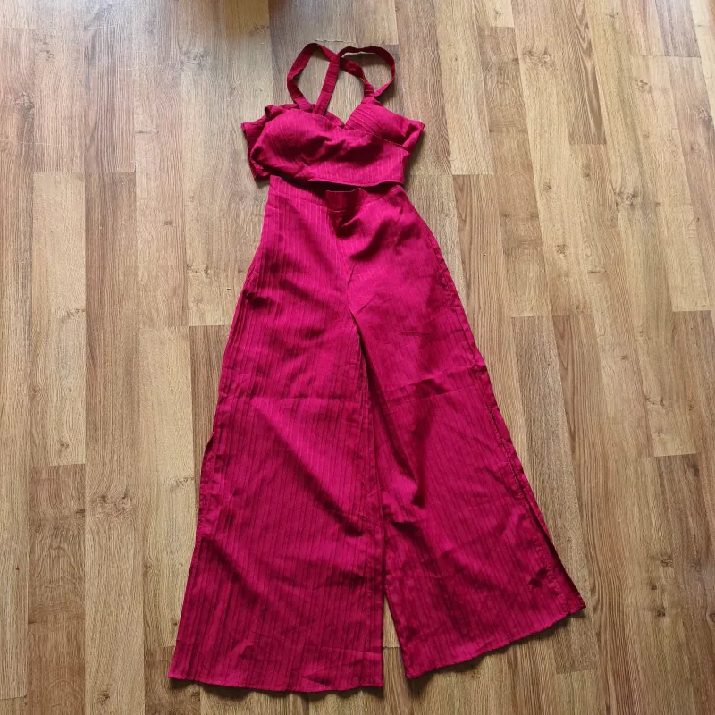 Set áo quần Emera  size M màu đỏ còn rất mới 778929