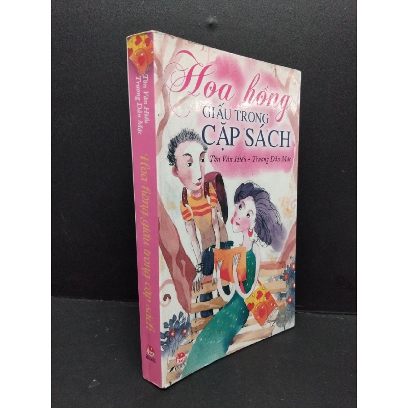 Hoa hồng giấu trong cặp sách mới 70% ố vàng ẩm nhẹ 2006 HCM2809 VĂN HỌC 917345