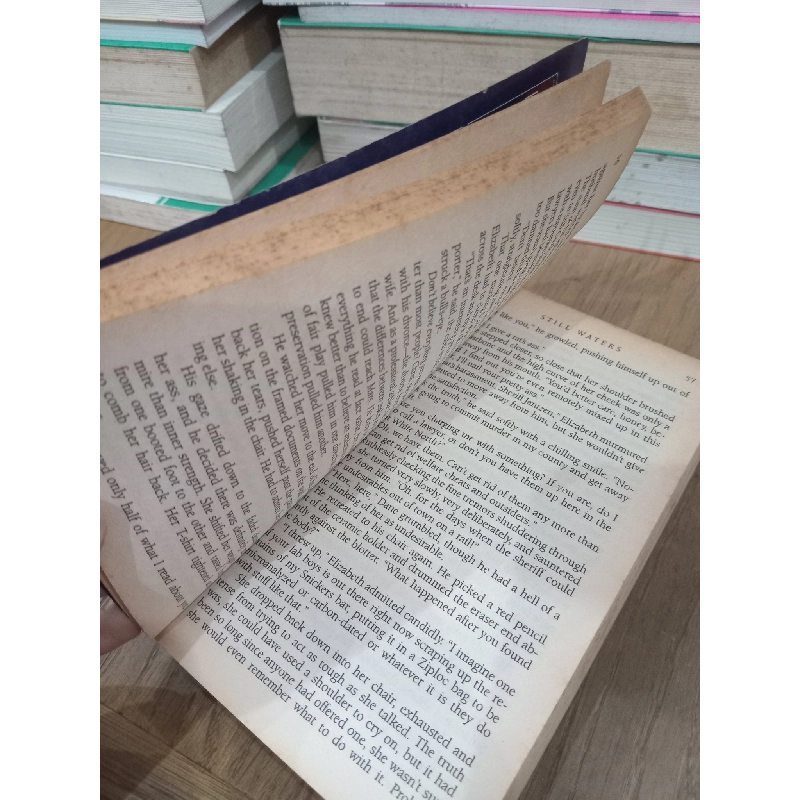 Still waters - Tami Hoag 740659