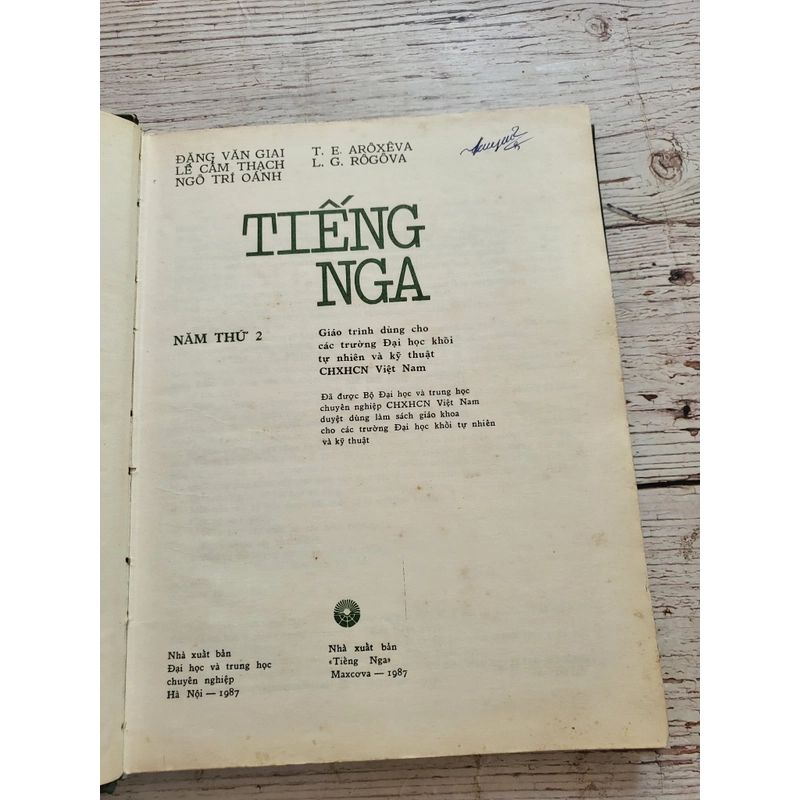 Tiếng Nga tập 1 và tập 2_ sách bìa da, in tại Nga _ sách học tiếng Nga 320086