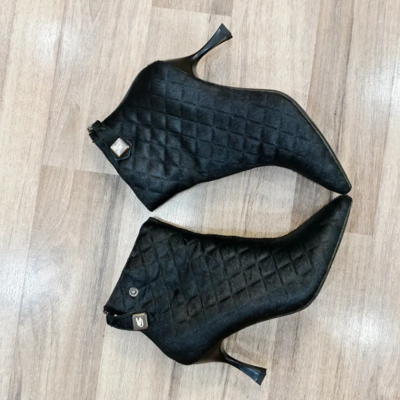 Bốt đen nữ size 37-38 992679
