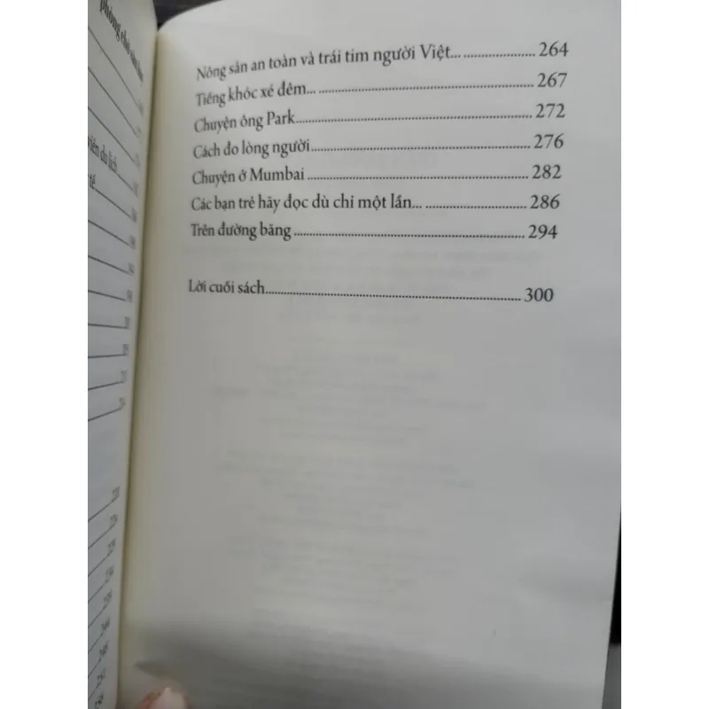 Trên đường băng của tác giả Tony Buổi Sáng.  703744