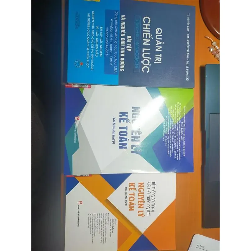 Nguyên lý kế toán + quản trị chiến lược, tặng kèm bài tập nguyên lý kế toán 784707