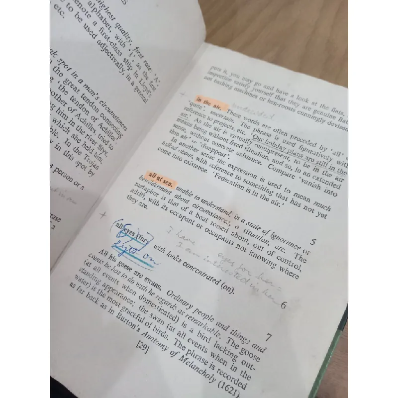 A book of English idioms - V. H. Collins 562561