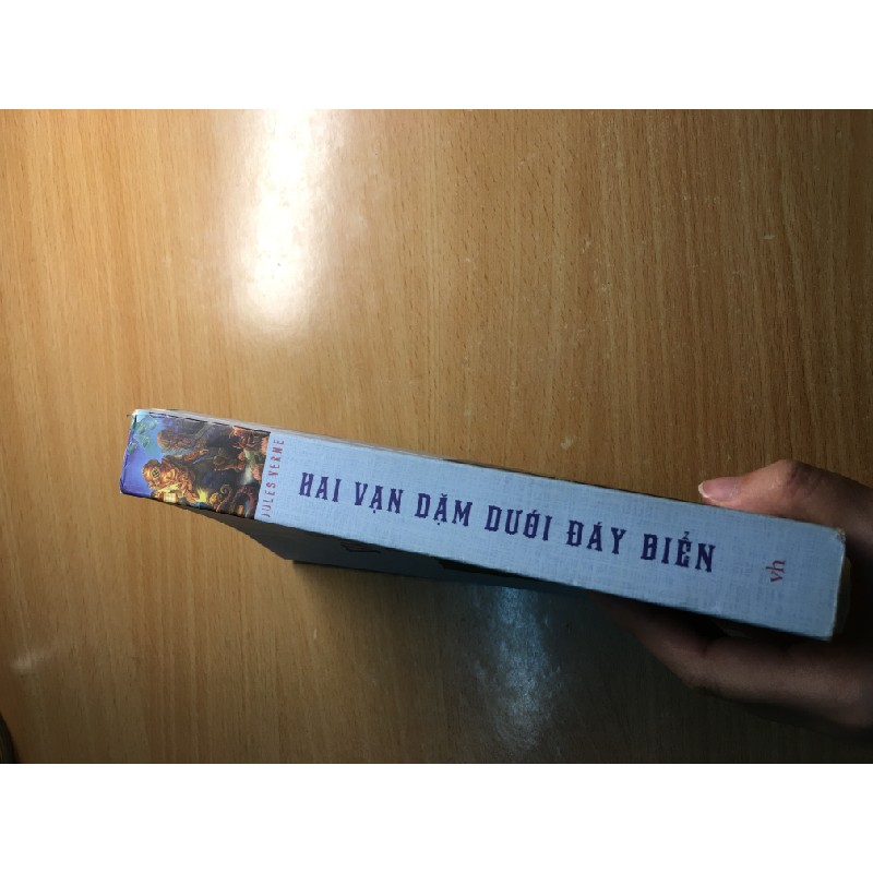 Sách: Hai vạn dặm dưới đáy biển  9584