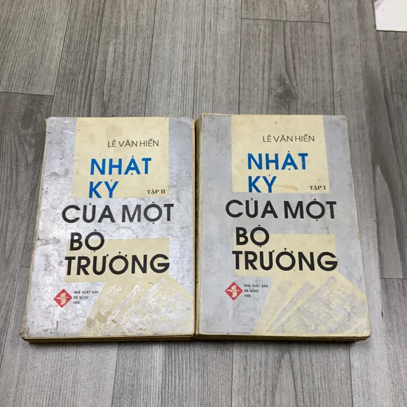 Nhật ký của một bộ trưởng - lê văn hiến. 4a1. Có chữ ký tặng của tg.  755739