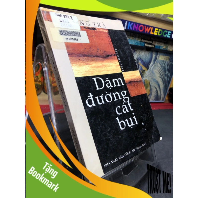 (TẶNG BOOKMARK) Dặm đường cát bụi 2003 mới 70% ố bẩn nhẹ Hương Trà RBK0906 SÁCH VĂN HỌC 942411